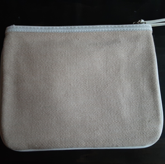 Chloe Pouch - Picture 4 of 5